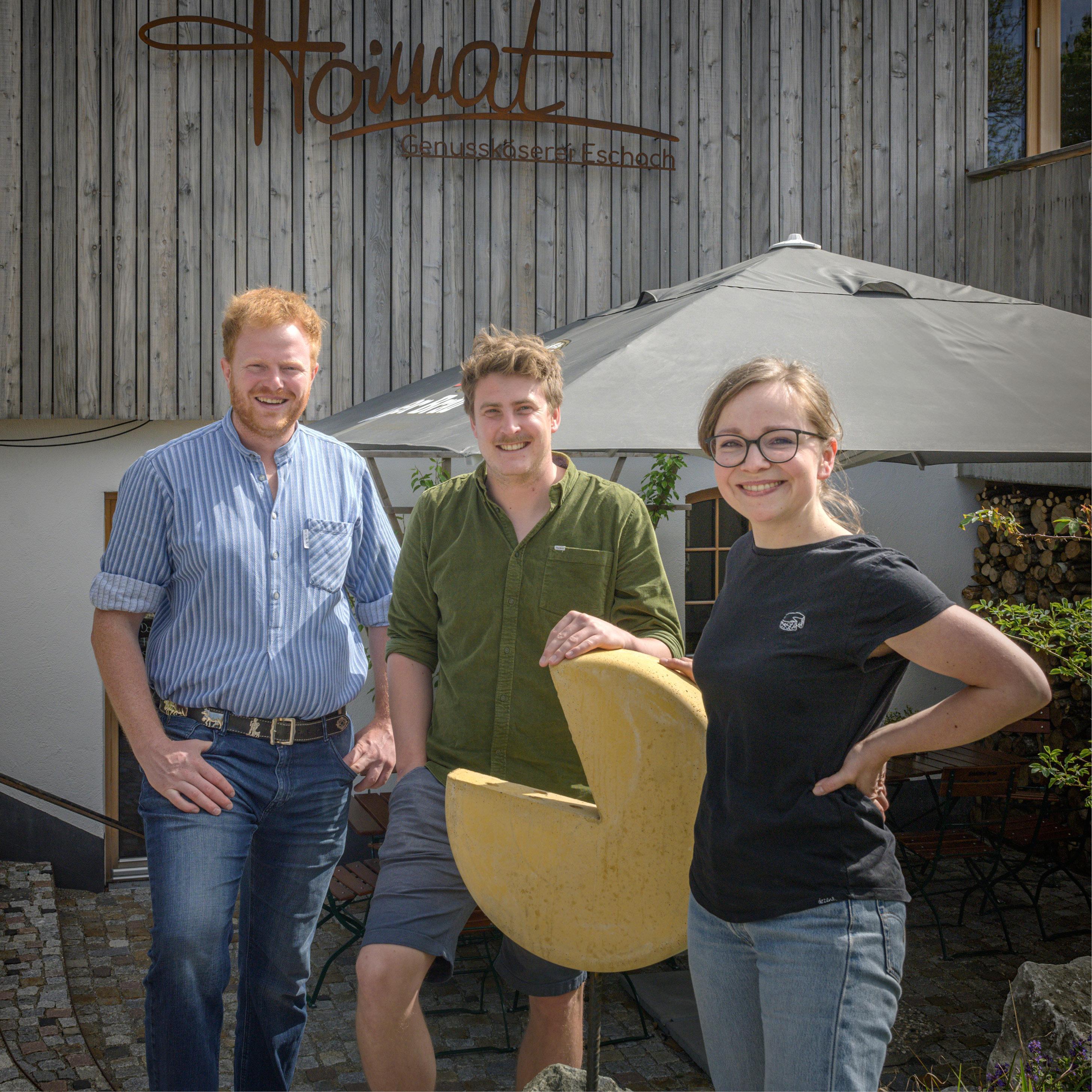 Genusskäserei Hoimat: Philipp Haggenmüller, Sebastian Herz und Lisa Benz über Heimatgefühle und Geschmacksexplosionen Genusskäserei Hoimat: Philipp Haggenmüller, Sebastian Herz und Lisa Benz über Heimatgefühle und Geschmacksexplosionen
